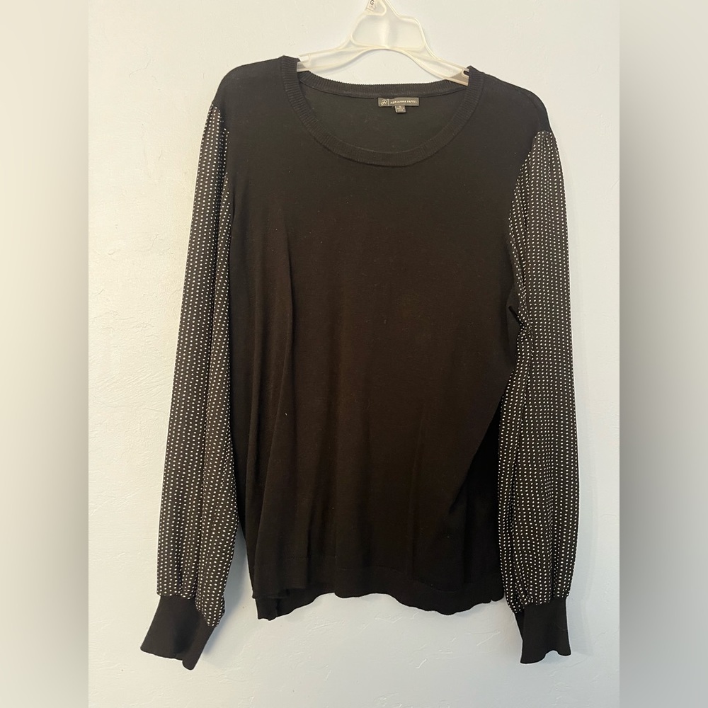 Black SWEATER size XL